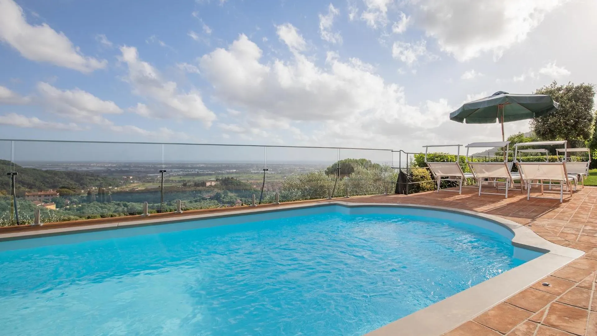 Villa Jasmine 8, Emma Villas Massarosa