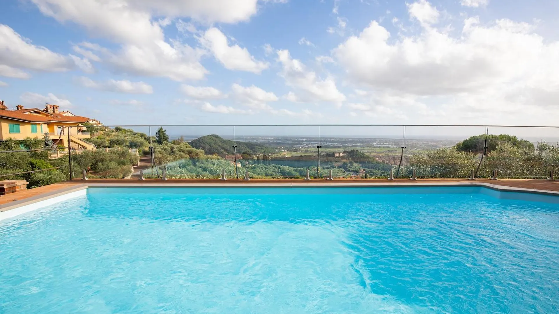 Villa Jasmine 8, Emma Villas Massarosa